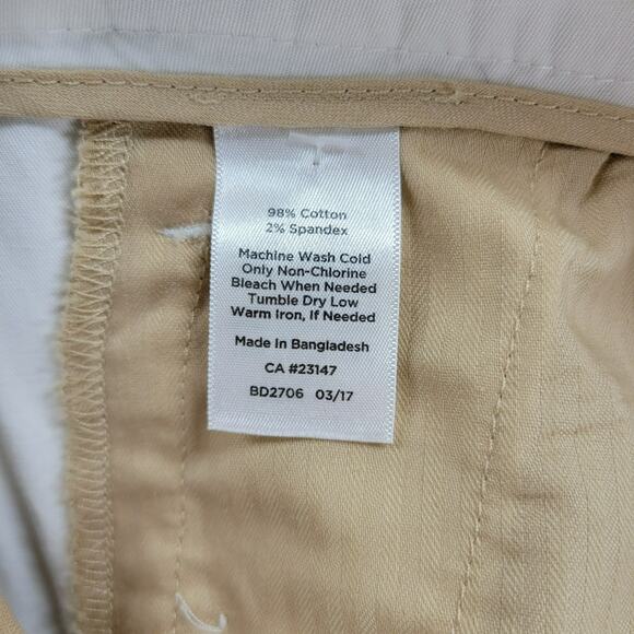 Talbots Womens Cropped Pants 12 White Wide Leg Capri Gold Button Pockets Stretch - Picture 12 of 12
